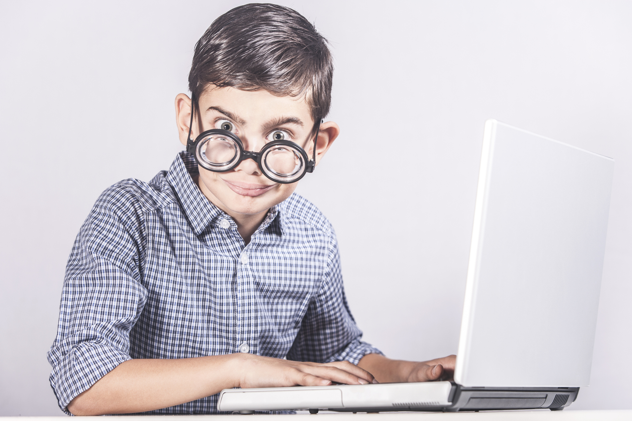 EffiCRM : Avantages et inconvénients de la formation en e-learning pour les services clients EffiCRM : Avantages et inconvénients de la formation en e-learning pour les services clients